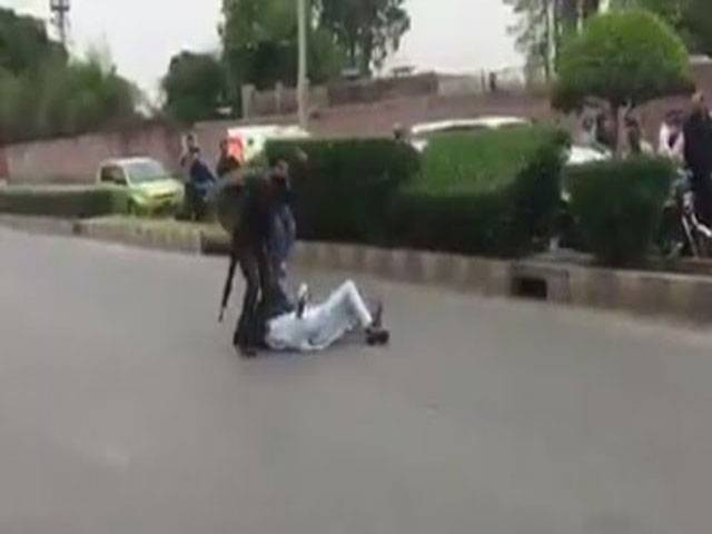 Man lays in front of CM’s convoy for justice