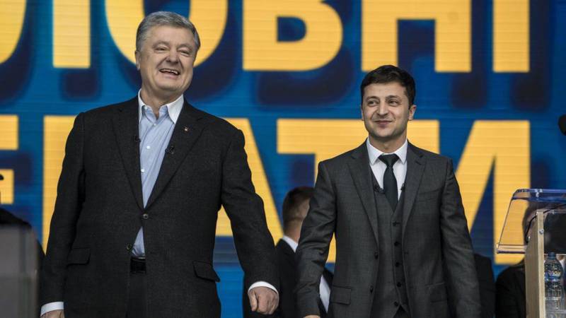 Ukraine chooses between comic and tycoon 