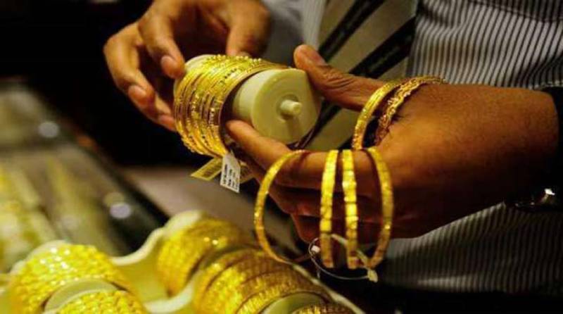 Gold price increases by Rs300 per tola