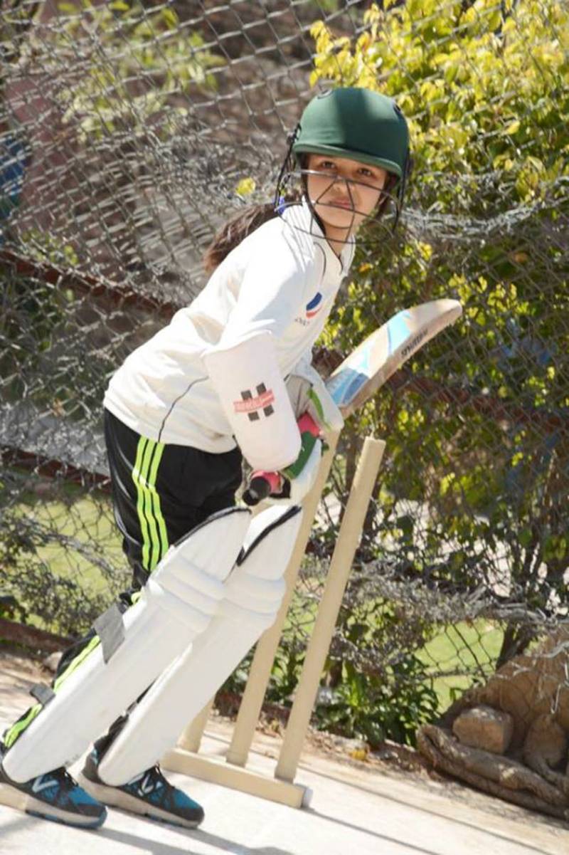 Young Meerab inspires cricket gurus with her stylish batting