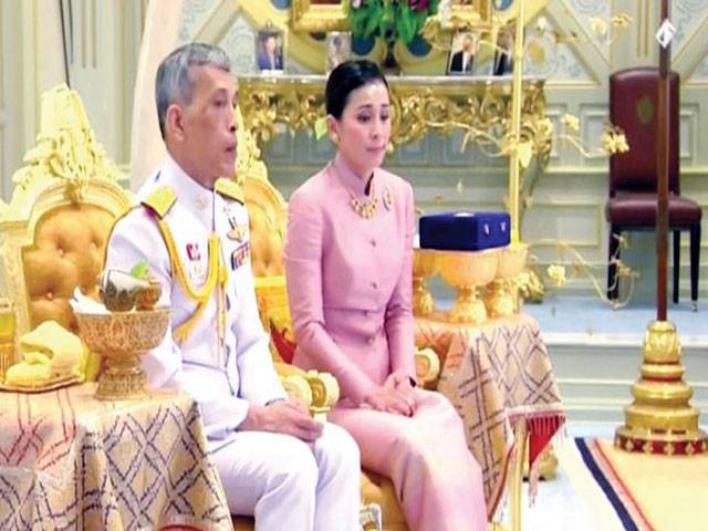 Thai king makes bodyguard his queen