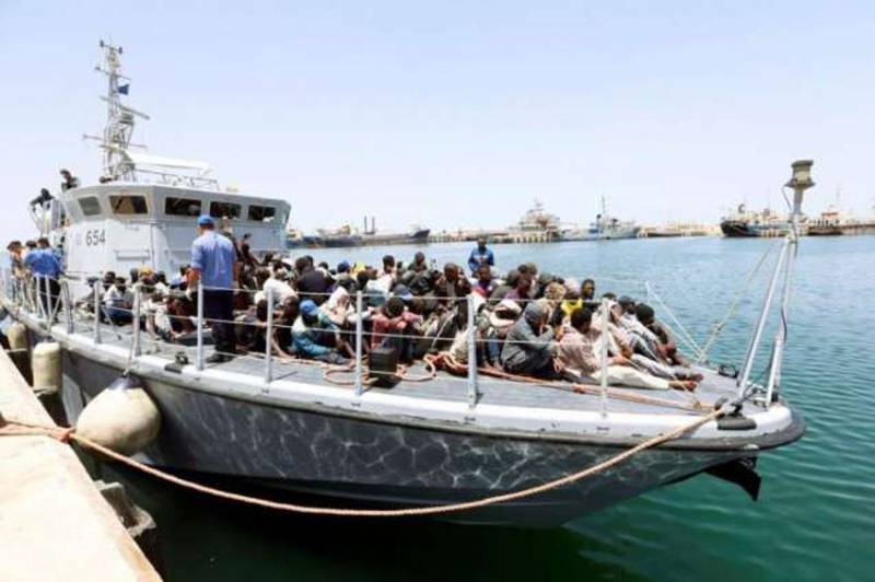 Libyan coast guards rescue 61 immigrants off western coast