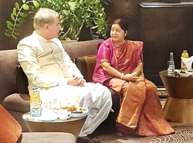 Sushma brings sweets to Shah 