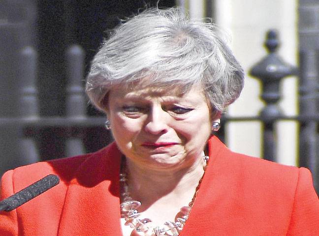 British PM announces resignation