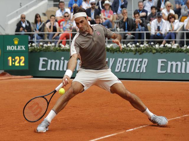 Federer, Nadal power into third round