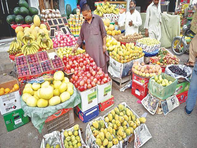 Overcharging continues at fruit, vegetable markets