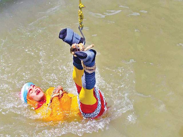 Indian magician feared drowned in river after Houdini trick
