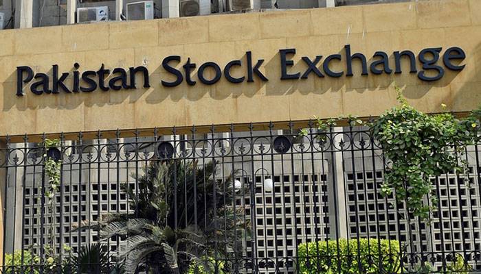 Stock exchange loses 404 points