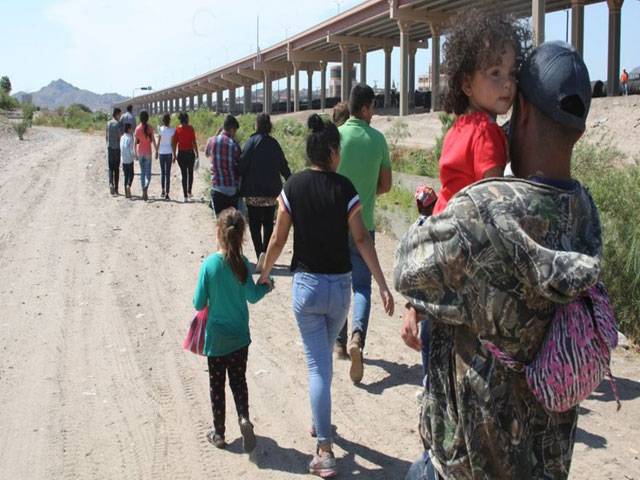 Democrats seek $4.5b aid for border migrants 