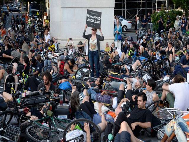 Hundreds of cyclists hold ‘die-in’ protest in NY 