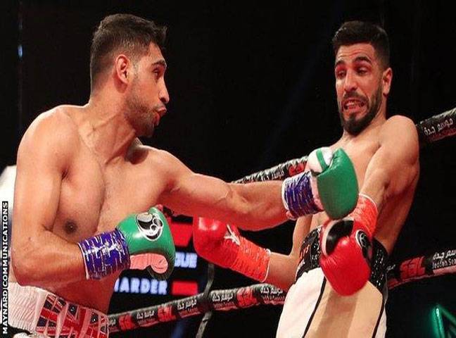 Amir Khan knocks out Billy Dib in Jeddah fight