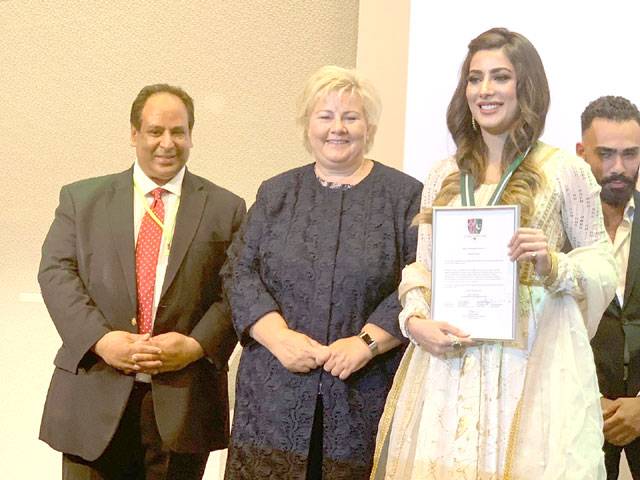 Mehwish supports Pakistan’s message of peace in Norway