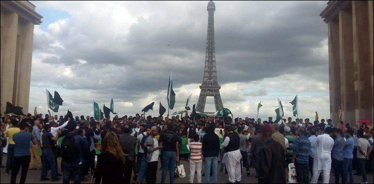Protesters chant 'Modi terrorist' slogans upon his arrival at UNESCO in Paris 