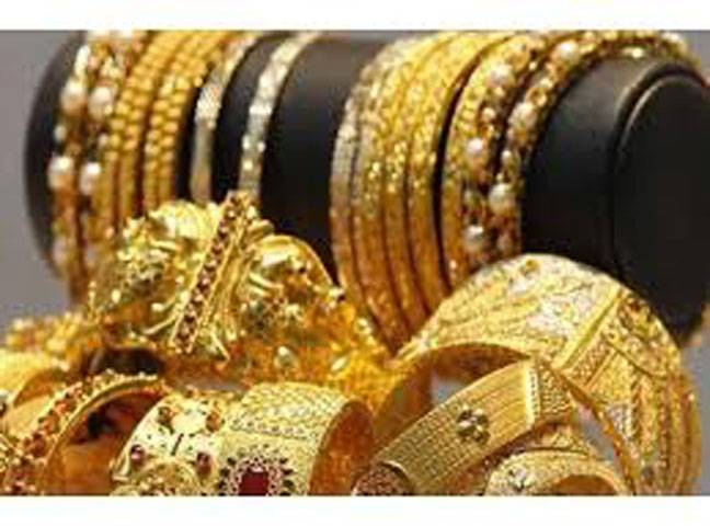 Gold price sheds Rs200 per tola