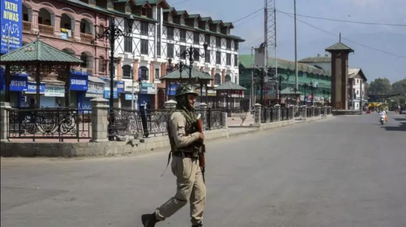 35th consecutive day of curfew in Indian Occupied Kashmir 