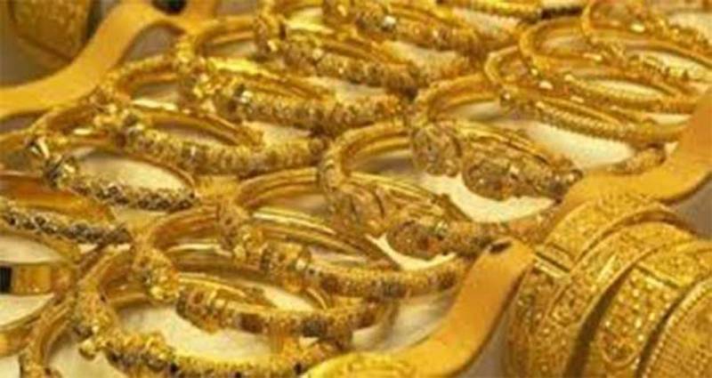 Gold price gains Rs300
