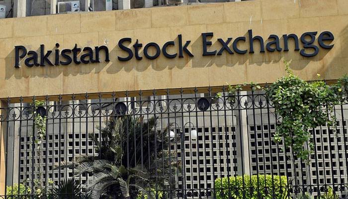 Stock Exchange gains 388 points