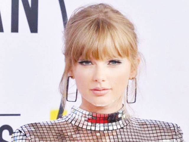 Taylor Swift has laser eye surgery