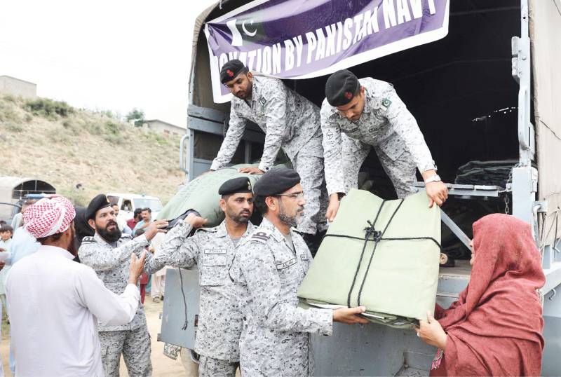 Navy distributes tents, ration in quake-hit areas