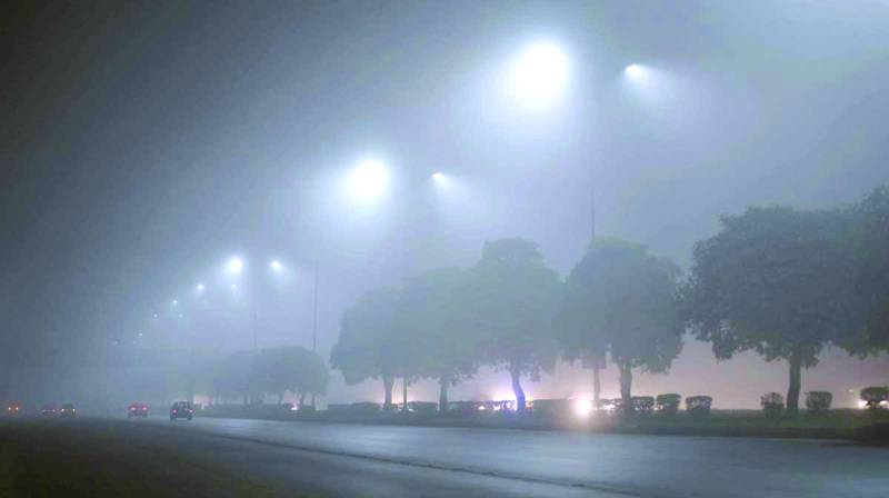 Zero visibility in fog hazardous for commuters