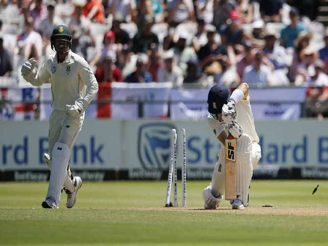 South Africa on top as England labour with the bat