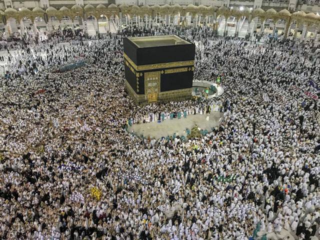 Govt jacks up Hajj package by Rs125,000