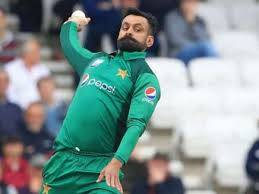Hafeez cleared to bowl again after passing assessment test