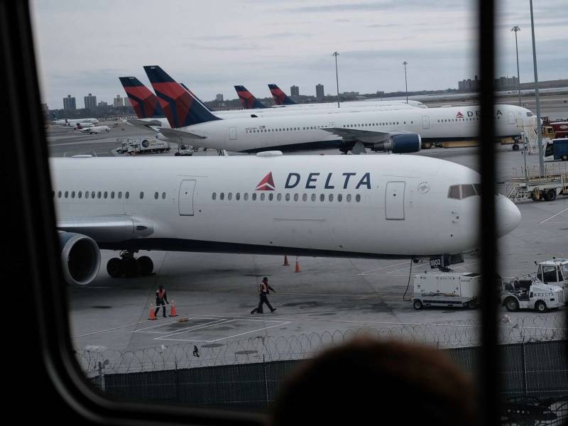Delta says it will invest $1b to cut carbon emissions
