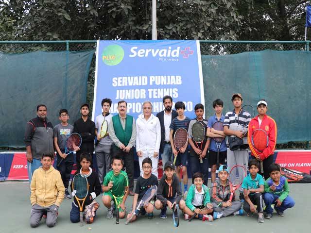 12 matches played on opening day of junior tennis