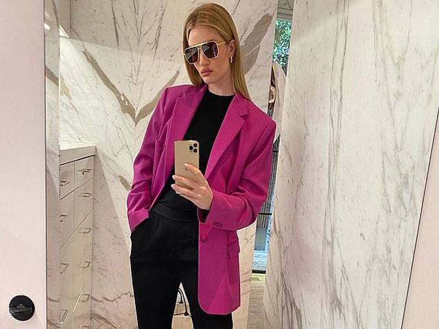 Think pink in a Jacquemus blazer like Rosie Huntington