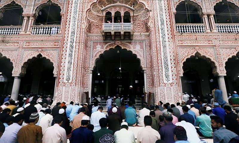 Mosques get crowded without precautionary measures