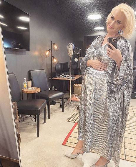 Pregnant Katy Perry drapes baby bump in shimmery silver dress