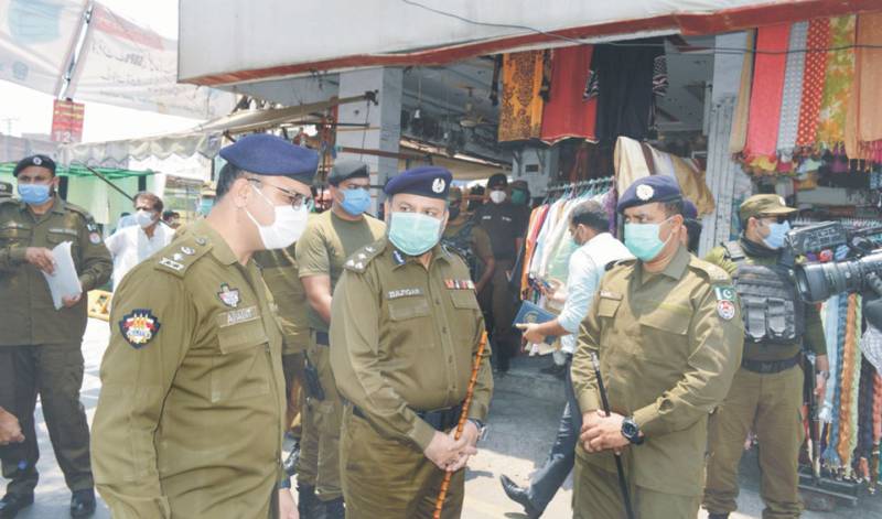 Police high-ups visit markets to check SOPs implementation