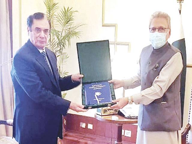 Justice (r) Javed Iqbal presents NAB’s annual report to President