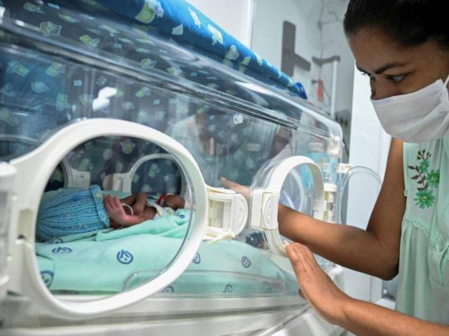 Colombian with COVID-19 gives birth in coma