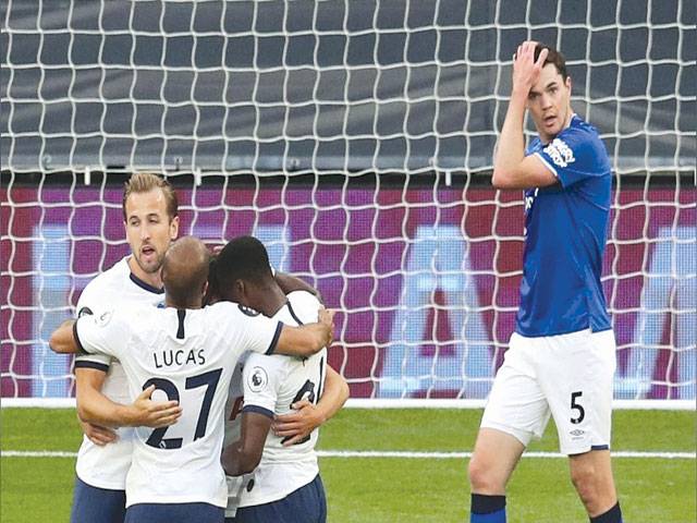 Keane own goal gives Spurs win over Everton