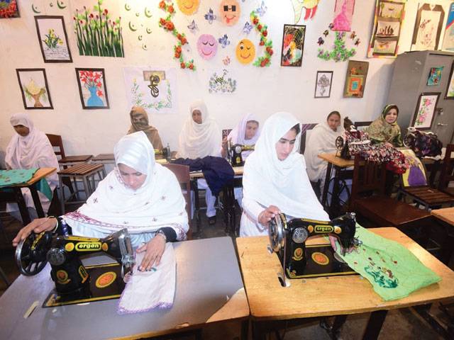 Vocational skills being given to women prisoners in 15 jails across Punjab: Perveen 