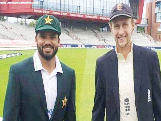 Waqar backs captain Azhar to deliver in next match