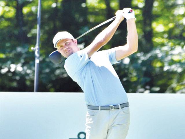 English shares lead at TPC Boston, Woods four back