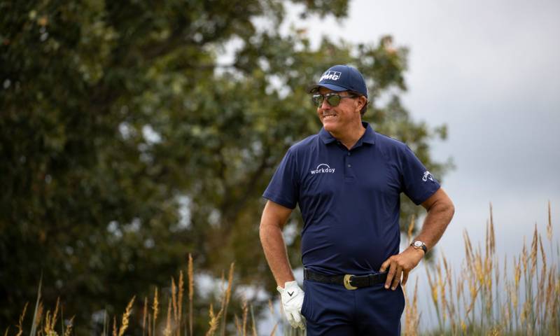 Mickelson wins on PGA Tour Champions debut