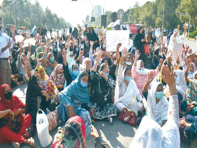 LHWs, doctors and others stage protest; demand financial, service relief