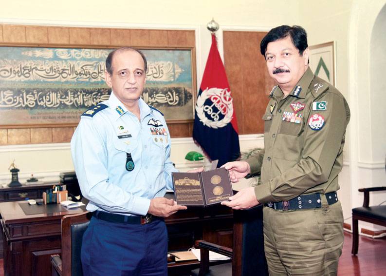 Officer Commanding Central Air Command Pakistan Air Force calls on IGP 