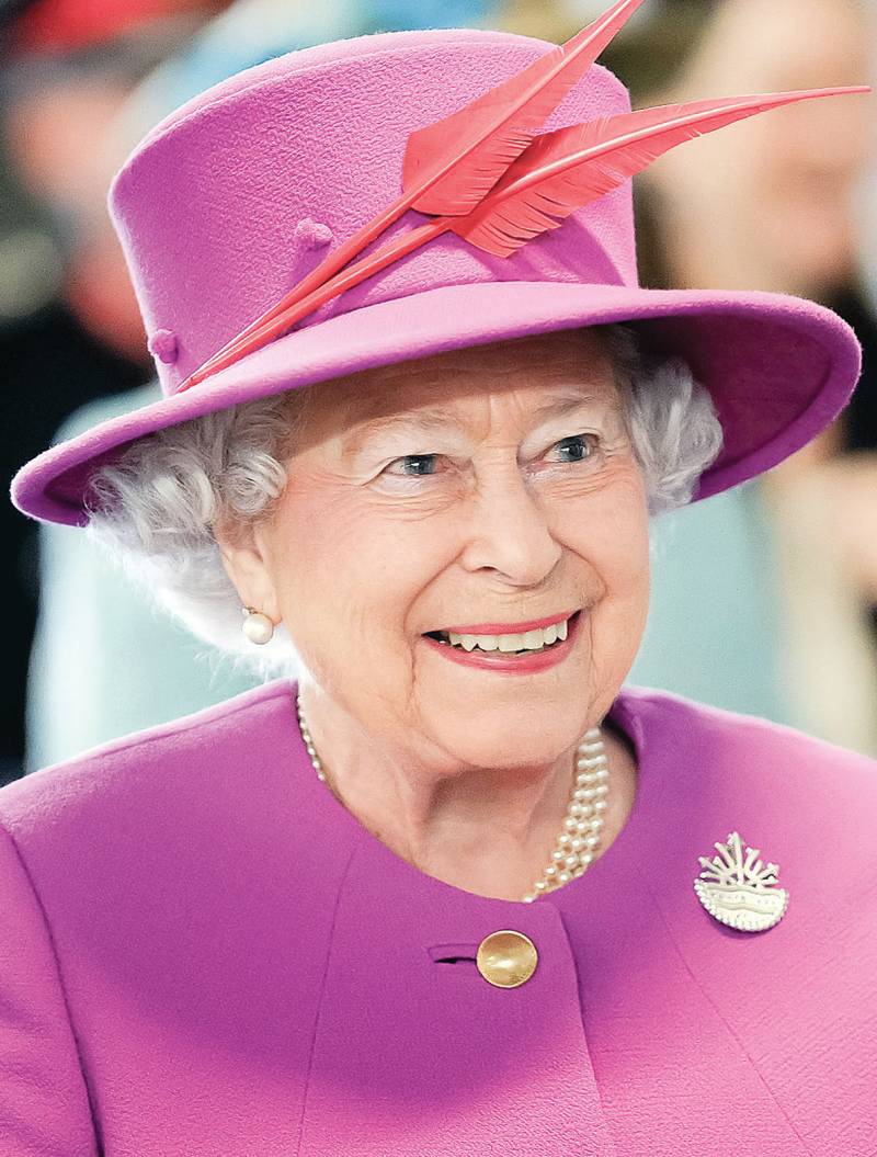 Queen escapes COVID restrictions at Windsor Castle for a long time