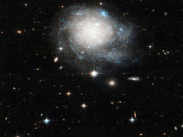 Cosmic “Cinnamon Bun” spotted by Hubble Space Telescope