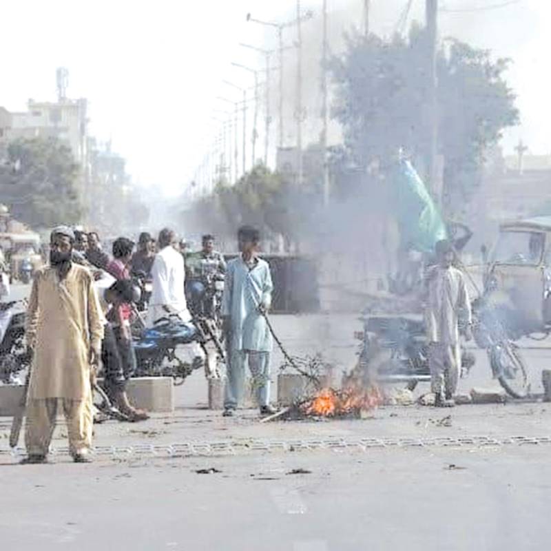 TLP continues protest, blocks roads in twin cities with no police action