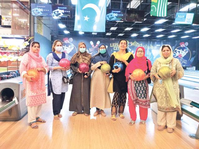 Semifinals of Azadi Cup Tenpin Bowling deaf women event today