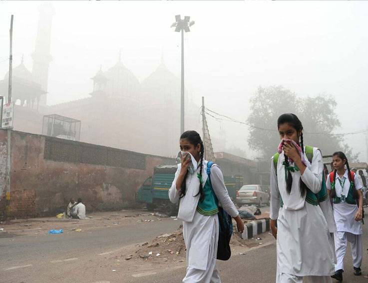 Delhi shuts schools as govt considers ‘pollution lockdown’