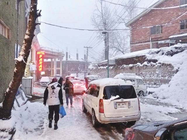 Tourists throng Murree after heavy snowfall