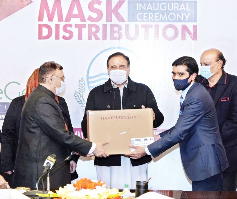 CM Buzdar inaugurates free face mask campaign