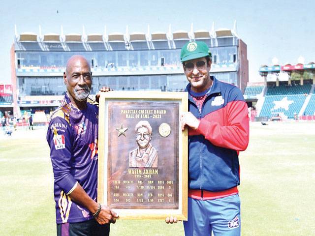 Wasim Akram formally inducted into the PCB Hall of Fame
